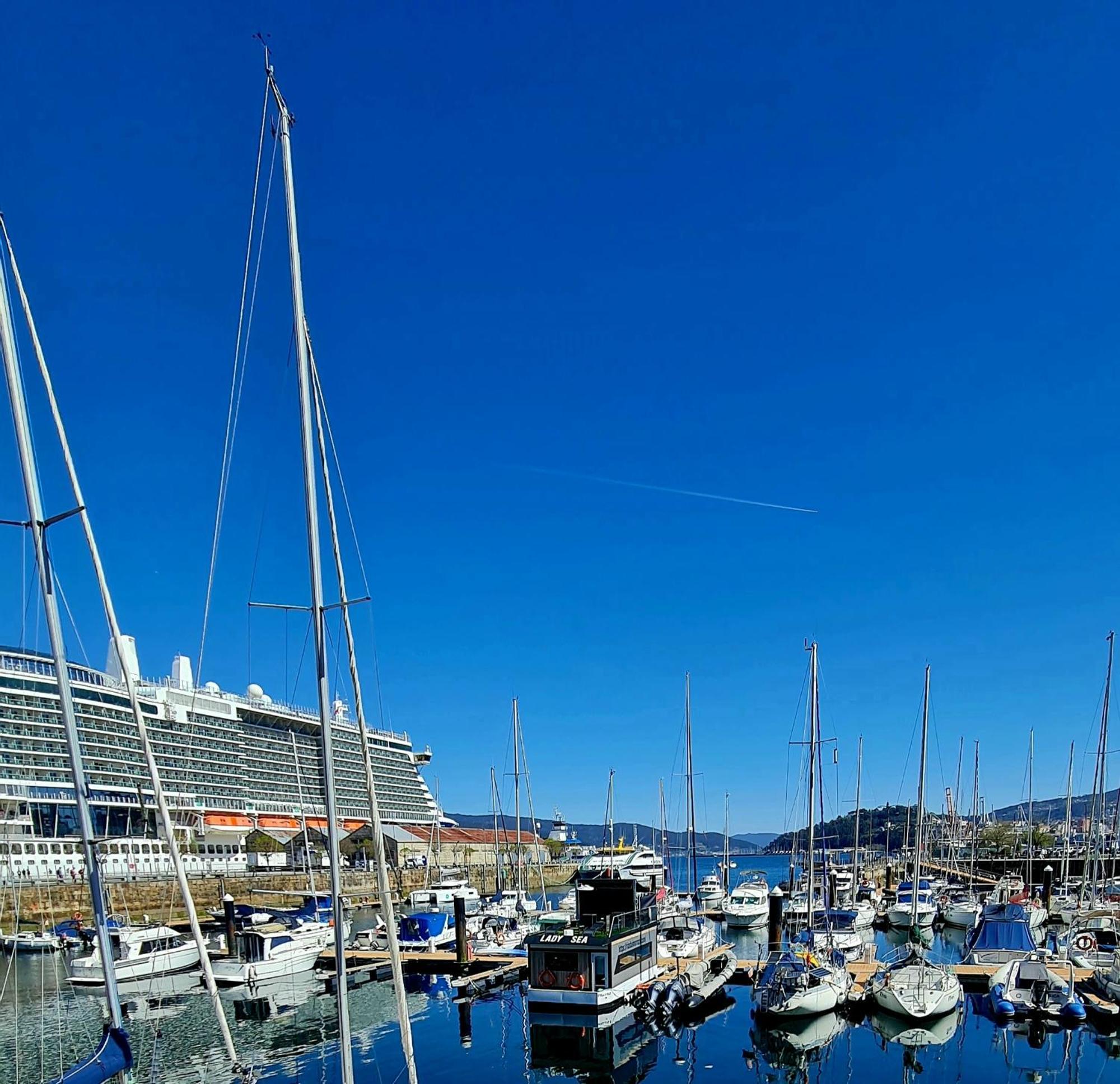Barco-Apartamento En El Nautico De Vigo Exterior photo